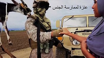 Iraqi Whore Sucks a Military Defender in the Car